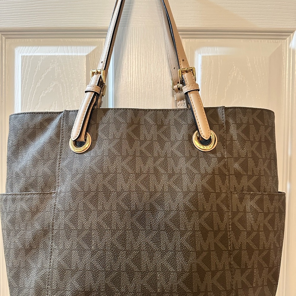 Authentic like new women’s Michael Kors, two tone brown, two strap leather purse - Picture 2 of 8